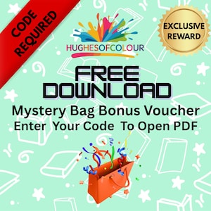 Op de afbeelding: Een set van drie keramische mokken met een gespikkelde, matte afwerking. De mokken zijn in crème, lichtgrijs en donkergrijs. Elke mok heeft een eenvoudig, minimalistisch ontwerp.