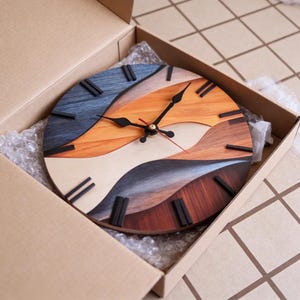 Reloj de pared moderno de madera: silencioso y redondo de 25 cm para sala de estar, oficina o dormitorio.