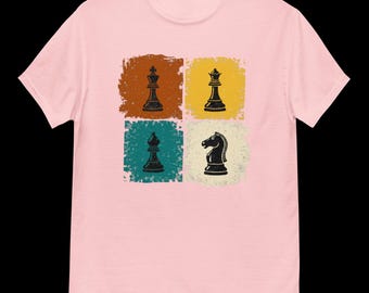 Maglietta unisex con pezzi degli scacchi / Maglietta con grafica scacchistica vintage / Maglietta con grafica di gioco di strategia / Regalo per gli amanti degli scacchi