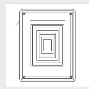 Puede incluir: Un dibujo lineal en blanco y negro de cuadrados anidados, creando un efecto 3D. El diseño presenta una serie de cuadrados progresivamente más pequeños dentro de un marco cuadrado más grande. Pequeños detalles en espiral en cada esquina del cuadrado exterior.