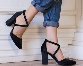 Zapatos de boda de tacón bajo de terciopelo negro para mujer