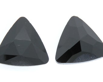 1 pc) 23mm Chinese Crystal Glass Triangle Stone_Jet Black