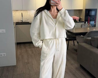 Conjunto de dos piezas de polar con sudadera y pantalón para mujer.