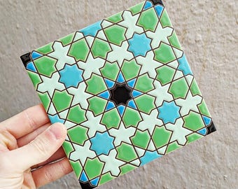 Azulejo sevilhano 15 cm (6") na técnica Cuerda Seca – Feito à mão em Sevilha - Espanha - Arte mudéjar de Alcalá de Guadaíra - Estilo Alhambra -