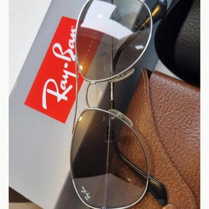Colección de gafas de sol Ray-Ban, modelos icónicos Pilot y Wayfarer, artículos de colección vintage de Ray-Ban. imagen 4