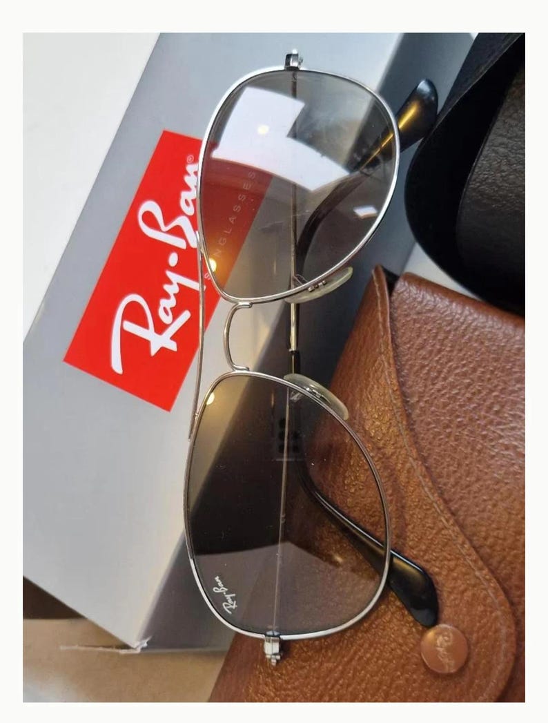 Colección de gafas de sol Ray-Ban, modelos icónicos Pilot y Wayfarer, artículos de colección vintage de Ray-Ban. imagen 4