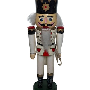 Antik nötknäppare i trä från Erzgebirge, handmålad juldekoration (34 cm, 1920-talet)
