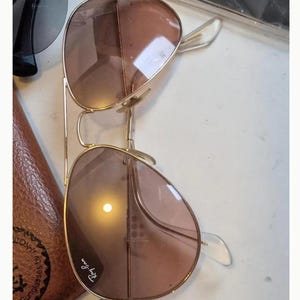 Colección de gafas de sol Ray-Ban, modelos icónicos Pilot y Wayfarer, artículos de colección vintage de Ray-Ban. imagen 3