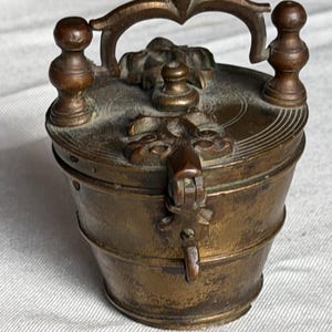 Antique 'Nuremberg bronze nesting cup weight set', closing weight, 18th / 19th.