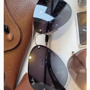 Colección de gafas de sol Ray-Ban, modelos icónicos Pilot y Wayfarer, artículos de colección vintage de Ray-Ban. imagen 2