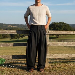 Black wide leg pleated pants for men, baggy straight-leg trousers with minimalist streetwear style and relaxed fit