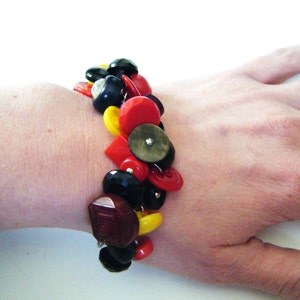 Vintage button bracelet, chunky button bracelet recycled repurposed upcycled