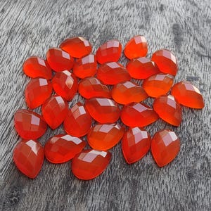 Cornalina natural en forma de pera, talla damero, parte posterior plana, gema calibrada al por mayor