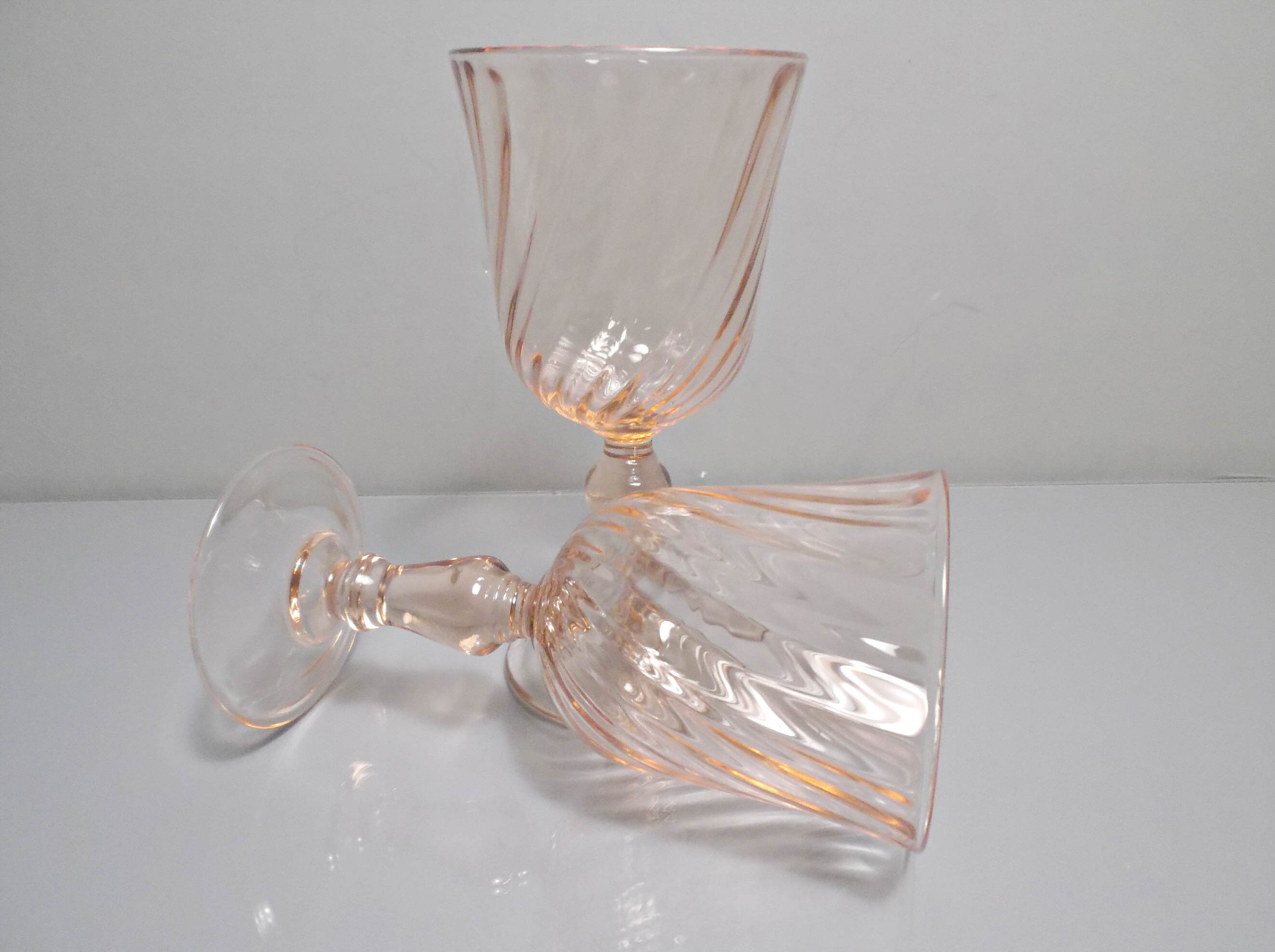 2 Arcoroc France Rosealine Swirl Wine Glasses Etsy