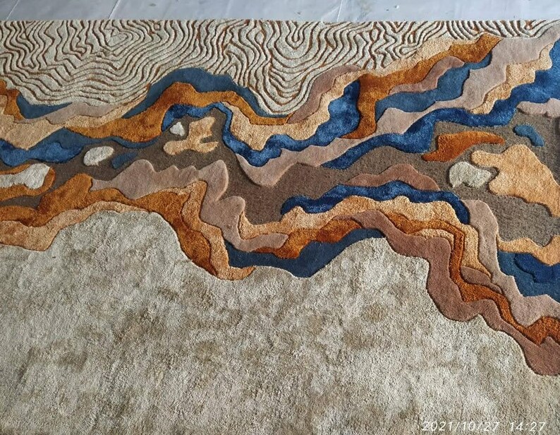 Alfombra topográfica abstracta / Alfombra de lana y seda Tencel, tonos tierra. imagen 4