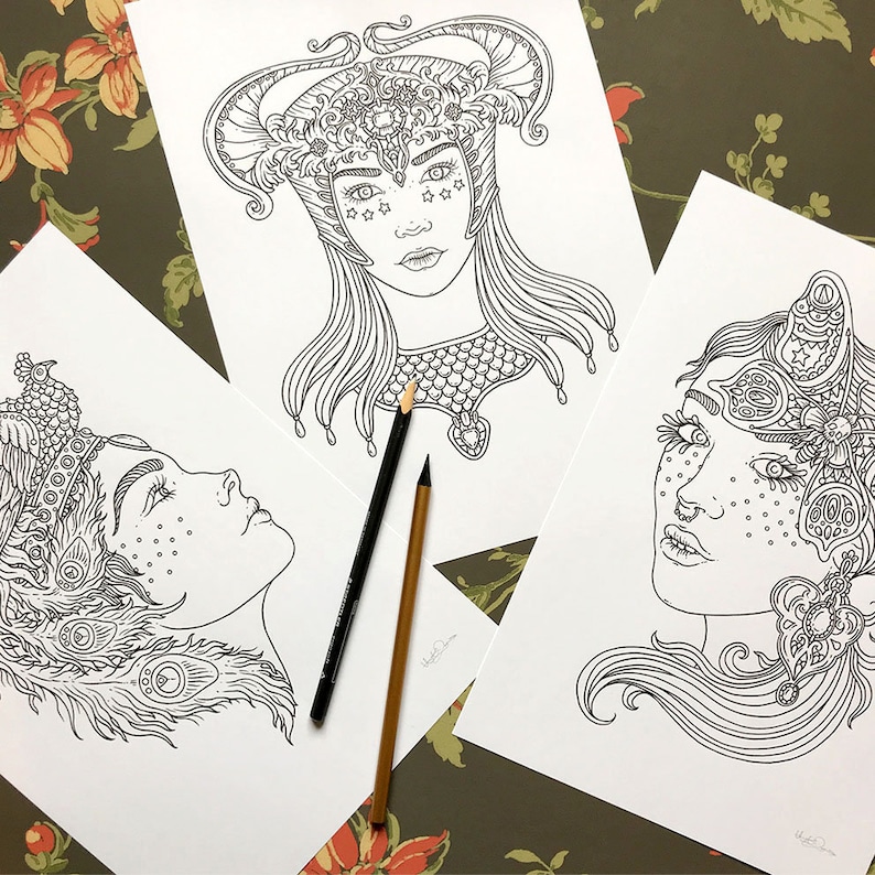 Pu&ograve; includere: Tre pagine da colorare stampabili che presentano disegni a linea dettagliati di donne con copricapi elaborati. Ogni pagina include un design unico con dettagli intricati da colorare.