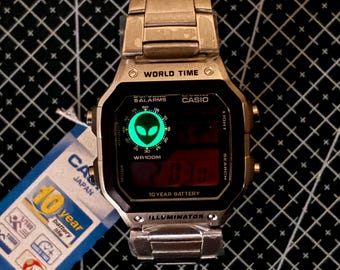 Alien Glow Mod Casio World Time AE-1200 Custom – Roze LCD | Cyber Y2K Digitale Horloge