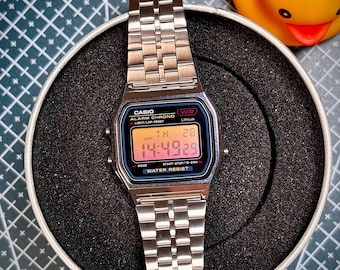 Montre Casio A159-WA modifiée avec affichage dégradé rose ambré | Montre numérique rétro Y2K | Modification Casio faite main