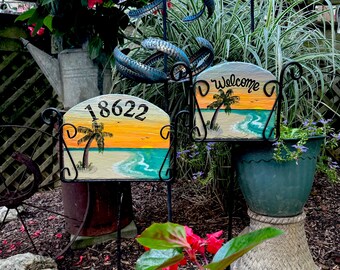 Letrero de pizarra con palmeras y puesta de sol veraniega: Arte de jardín personalizado - Soporte de hierro se vende por separado