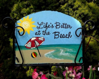 Letrero de bienvenida de pizarra pintado a mano para la playa: decoración de jardín de verano. El soporte de hierro se vende por separado.