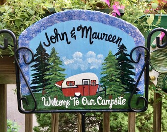 Letrero de bienvenida personalizado para camping: decoración vintage para caravana. El soporte de hierro se vende por separado.