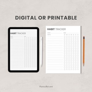 Puede incluir: Una tableta digital y una hoja impresa, ambas mostrando un dise&ntilde;o de "Habit Tracker". La tableta es negra, el papel es blanco, con un l&aacute;piz y un l&aacute;piz &oacute;ptico cerca. El texto "DIGITAL OR PRINTABLE" est&aacute; en la parte superior.