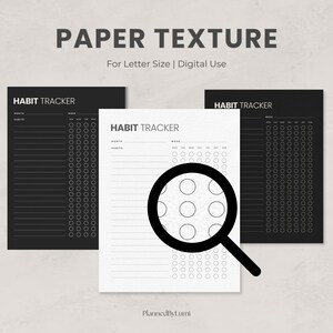 Puede incluir: Tres plantillas de seguimiento de h&aacute;bitos en blanco y negro. El texto "PAPER TEXTURE" y "For Letter Size | Digital Use" est&aacute;n en la parte superior. El texto "HABIT TRACKER" est&aacute; en cada plantilla. Una lupa est&aacute; sobre la plantilla central.