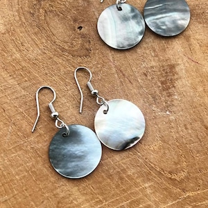 Runde Boho Ohrringe | Schimmernde Hängeohrringe | Minimalistische Statement Ohrringe | Leichte Ohrringe | Geschenk für Frauen