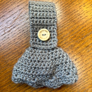 Closed gray crochet towel holder with wooden button