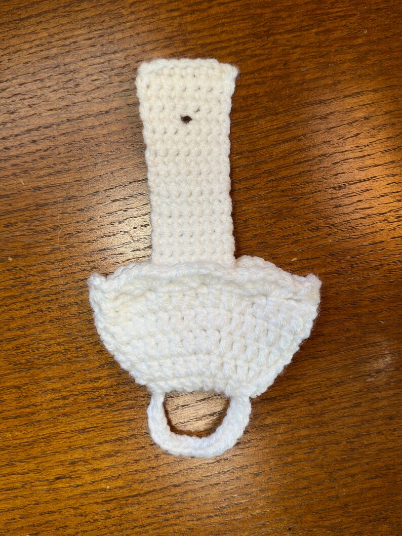 Back of crochet towel holder on a table