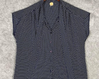 Blusa vintage de manga corta azul marino con lunares blancos de JCPenney Fashions, talla 44.