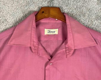 Camisa vintage de los años 70, rosa disco, de manga larga con botones y puños franceses grandes, de poliéster.