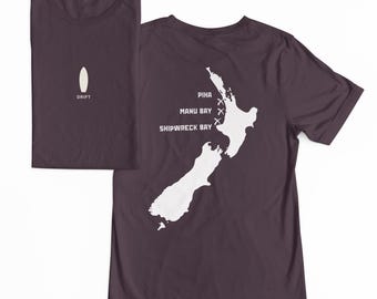 Camiseta con mapa de surf de Nueva Zelanda DRIFT, camiseta gráfica de surfista de Shipwreck Bay, Manu Bay, Piha