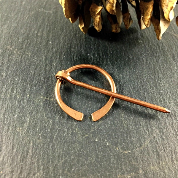 Penannular Brooch - Copper Viking Brooch, Celtic Shawl Pin Christmas Gifts for Knitters, Metal Cloak Clasp Norse Pagan Yule Gifts