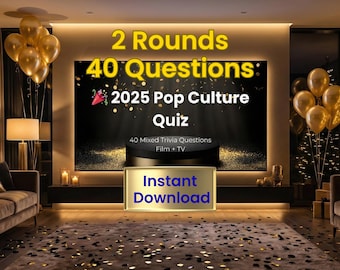 Pode incluir: Um ambiente acolhedor de sala de estar com um grande ecrã exibindo um anúncio de quiz. O texto diz "2025 Pop Culture Quiz" com "40 Perguntas" e "Download Instantâneo". Balões dourados e uma árvore de Natal adicionam um ambiente festivo.