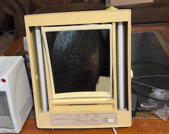 Espejo de tocador independiente con iluminación de doble cara "Into the Looking Glass" de General Electric (GE) de 1978, en perfecto estado de funcionamiento.