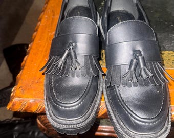 Sapatos mocassim American Eagle pretos com borla e franjas - Tamanho 8