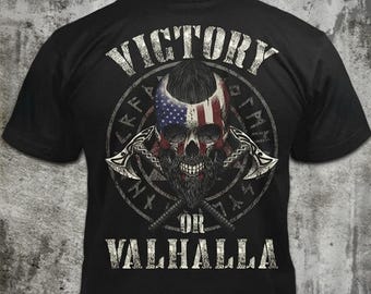 勝利かヴァルハラか - 風合いのあるアメリカンバイキングスカルTシャツ：愛国的な北欧ギフト