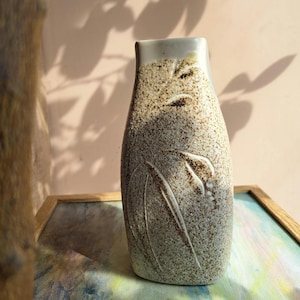 Vaso scultoreo in ceramica | Design artistico scandinavo giapponese | Ceramica da studio minimalista | Vaso decorativo neutro | Pezzo unico