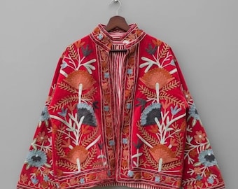 Chaqueta de terciopelo bordada Suzani premium para mujer, abrigo bohemio floral rojo, chaqueta corta étnica tribal hecha a mano | Regalo perfecto para ella.