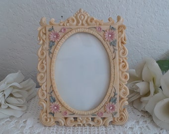 Vintage Ornate Pink Flower Green Leaves & Cream Picture Frame 3.5 x 5 Oval Photo Decoration Country Farmhouse Shabby Chic Cottage Home Decor