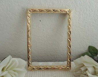 Vintage Ornate Gold Metal Picture Frame 5 x 7 Photo Decoration Mid Century Hollywood Regency Romantic Shabby Chic Cottage Retro Home Decor