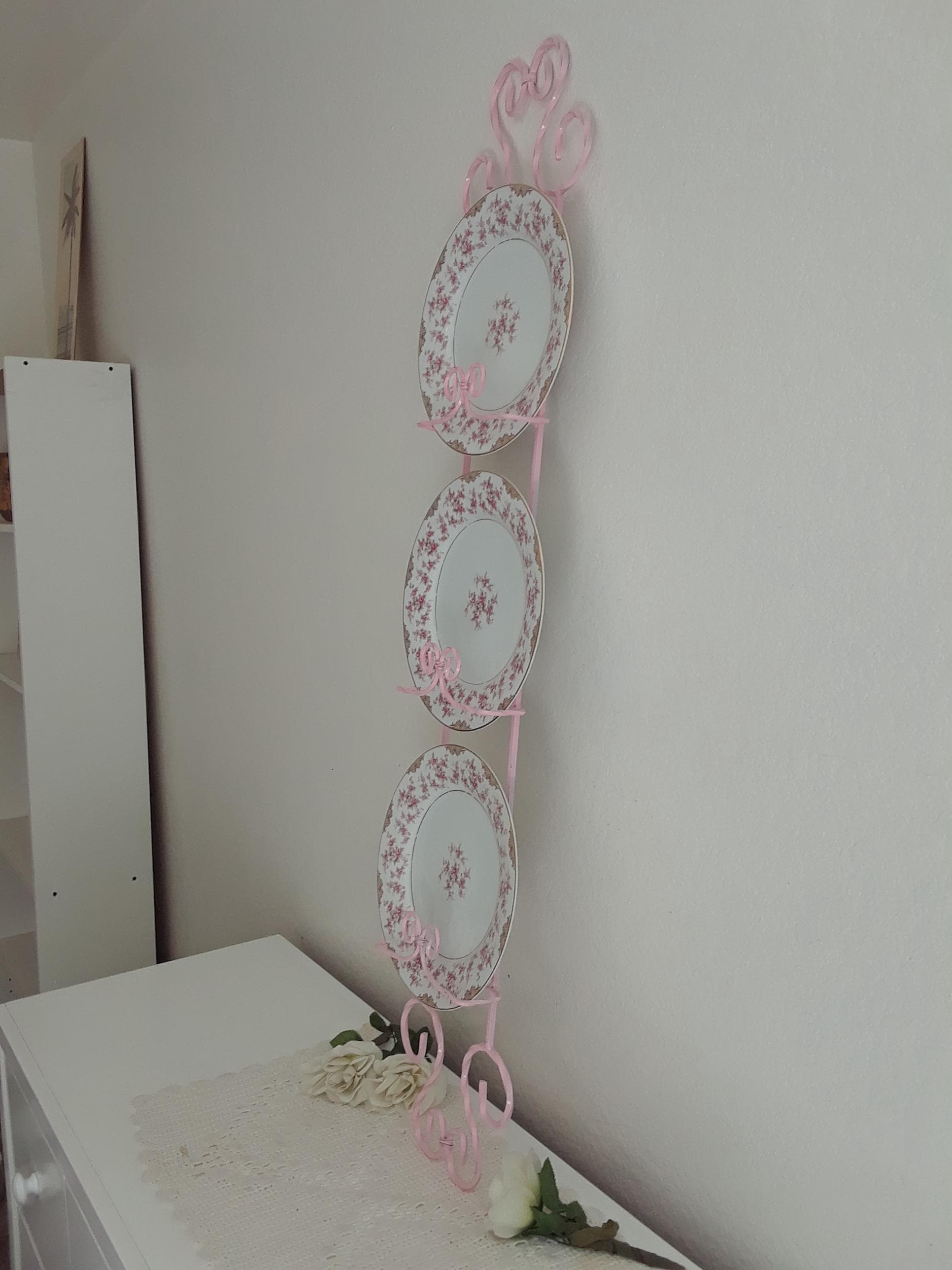 Pink Shabby Chic Plate Display Rack Vertical Wall Hanging Decoration ...
