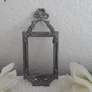 Ornate Vintage Silver Gray Pewter Picture Frame Grey 2 x 3 Photo Decoration Mid Century Hollywood Regency Paris French Victorian Home Decor