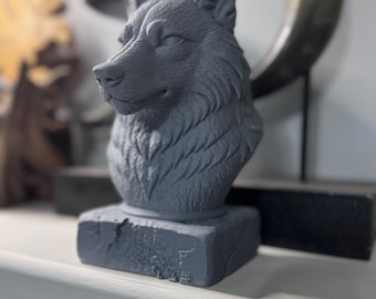 3D Printed Wolf Bust Statue – Detailed Home Decor