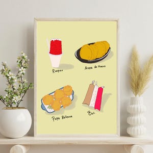 Peut inclure: Une affiche encadrée avec des illustrations de quatre plats : Raspao, Arepa de Huevo, Papa Rellena et Boli. Les illustrations sont sur un fond jaune clair. Les noms des plats sont écrits en dessous.