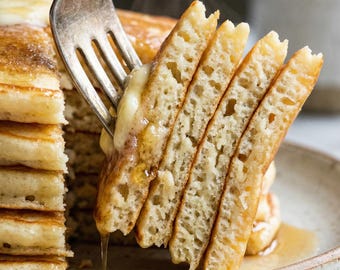 ŁATWY PRZEPIS Na klasyczny naleśnik: Puszysty przepis na śniadanie z maślanką (do pobrania w wersji cyfrowej)