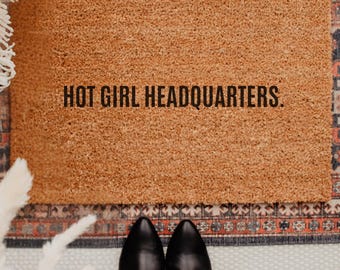 Hot Girl Headquarters Doormat: Funny Coir Welcome Mat, Baddie Dorm Decor, Girly Pop Doormat, Hot Girl Doormat, Sorority Doormat,Cute Doormat