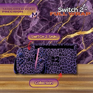 Puede incluir: Una pegatina con estampado de leopardo morado y negro para una consola de juegos y dos mandos. El texto dice TAIOLORED WITH PRECISION, Switch 2 FULL WRAP, SWITCH 2 SKIN y Collection. El diseño presenta un fondo de mármol morado con vetas doradas.