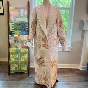 Made to Order Floral Quilt Duster Coat, Sizes S to 3XL, Long Patchwork Quilted Coat with Shawl Collar and Pockets, Handmade Cottage Coat